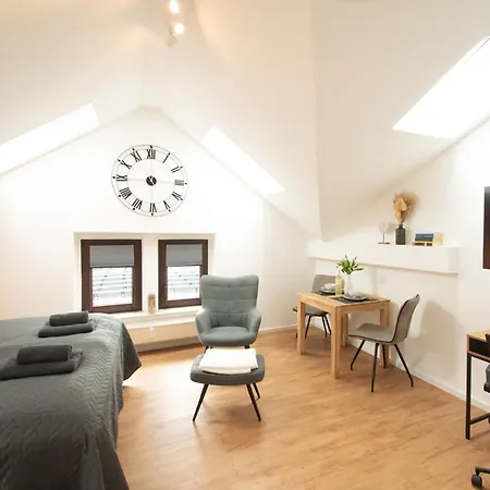 Sweethome - Zentral - Kueche & Parkplatz, Wifi Apartment *