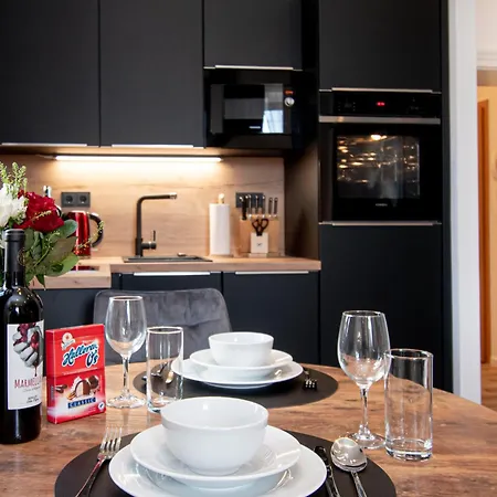 Sweethome - Zentral - Kueche & Parkplatz, Wifi Apartment *